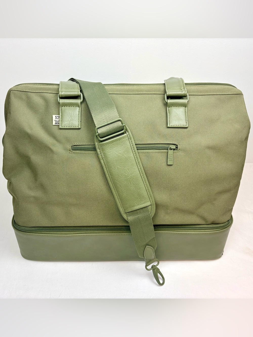 BEIS Weekender Tote in Olive